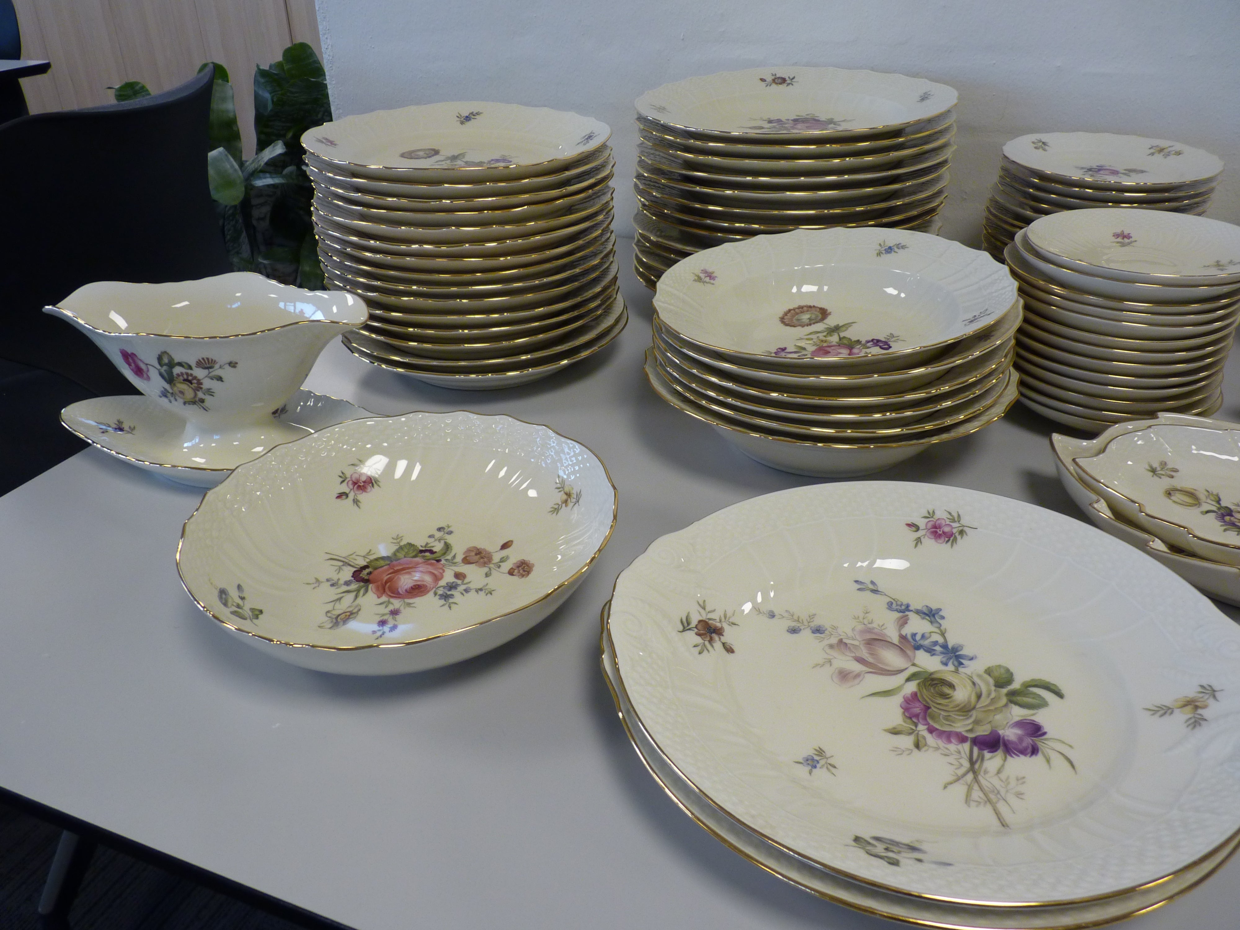 Royal Copenhagen, Frijsenborg stel